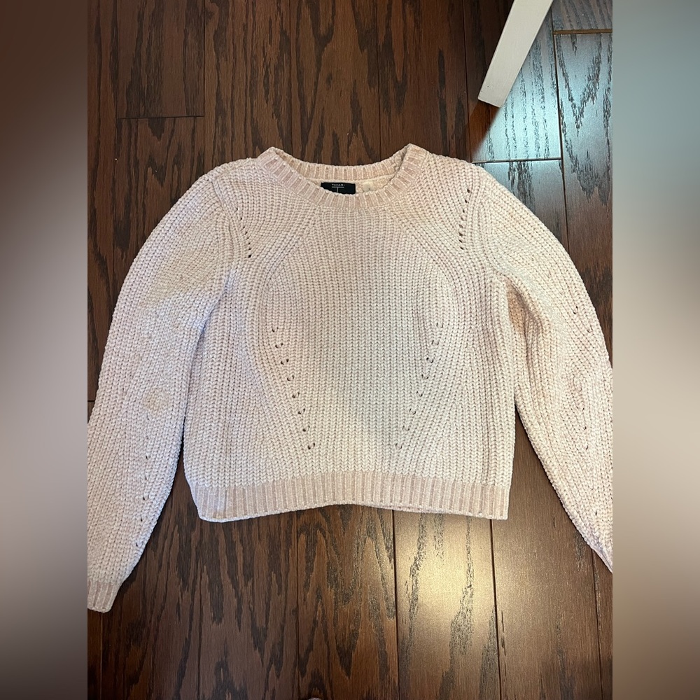 Baby pink cropped sweater.